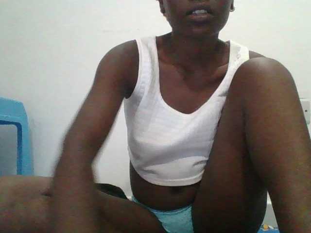 sweetchic webcam bongacams model stream image