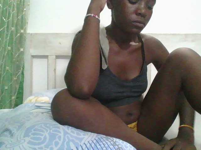 sweetchic webcam bongacams model stream image