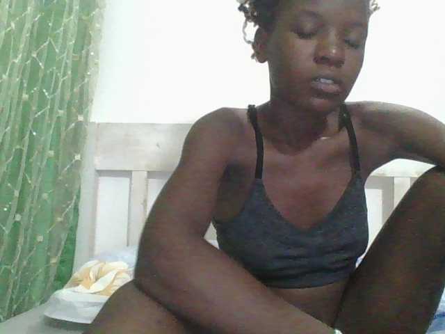 sweetchic webcam bongacams model stream image