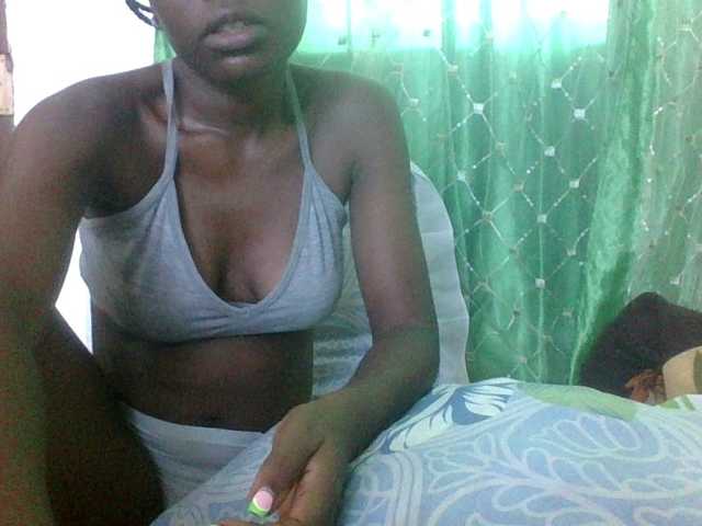 sweetchic webcam bongacams model stream image