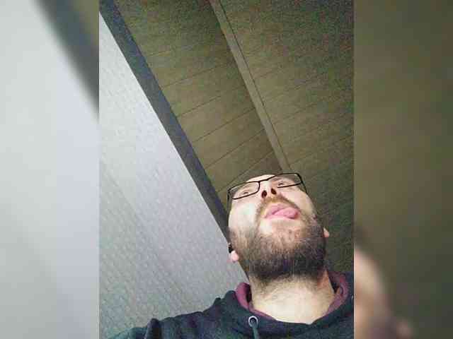 BigMann33 Live Webcam on BongaCams