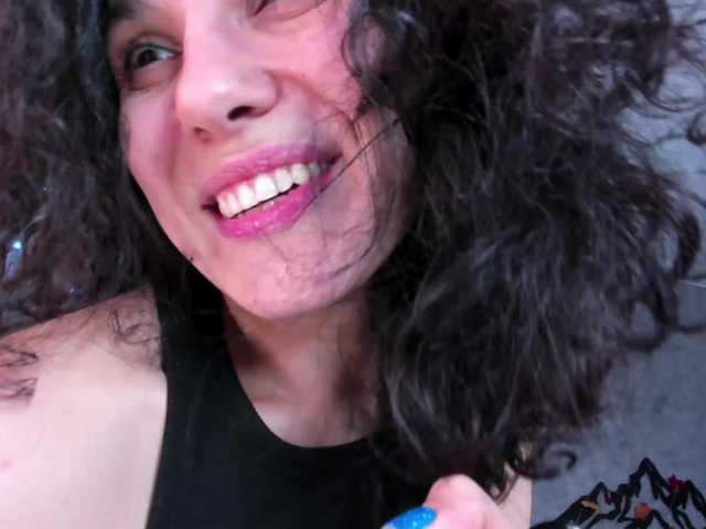 Curly-Sue's BongaCams show and profile