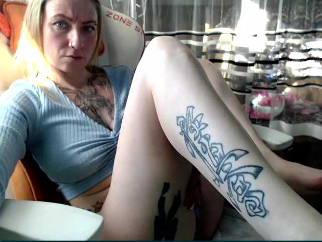 Lollifoxy's BongaCams show and profile