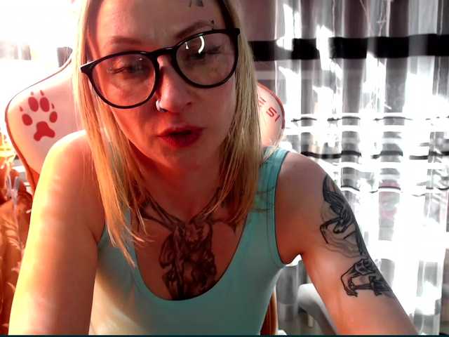 Lollifoxy's BongaCams show and profile