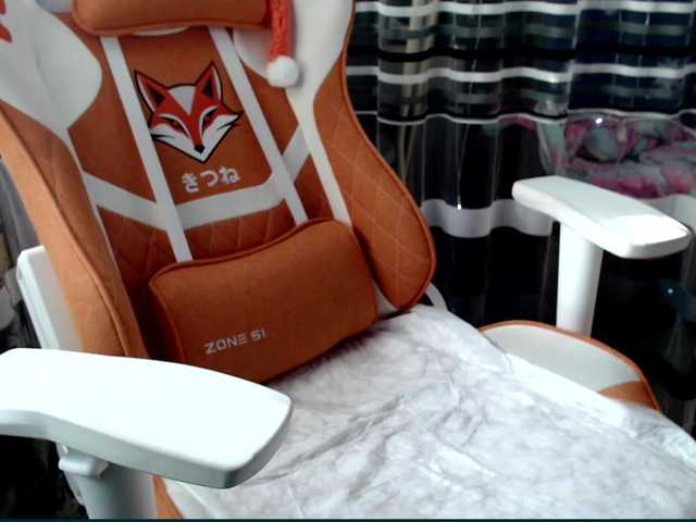 Lollifoxy's BongaCams show and profile