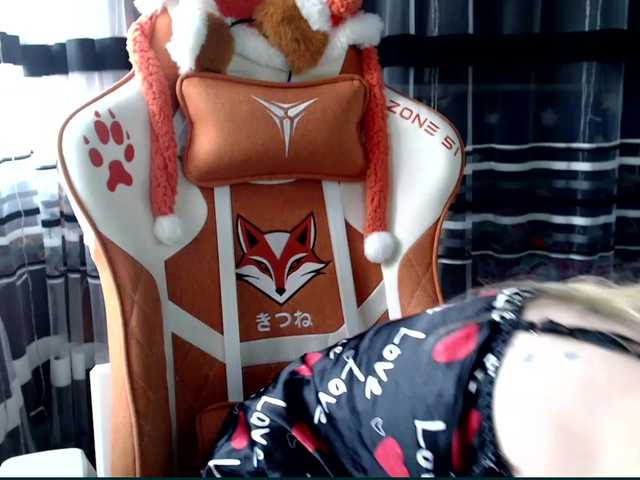 Lollifoxy's BongaCams show and profile