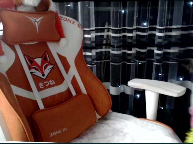 Lollifoxy's BongaCams show and profile