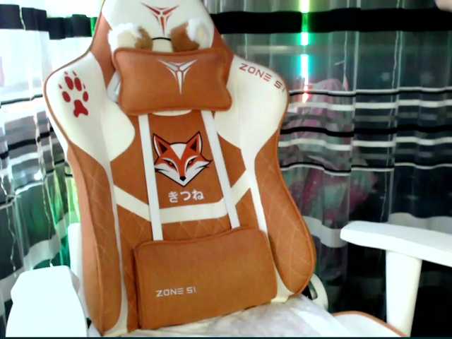 Lollifoxy's BongaCams show and profile