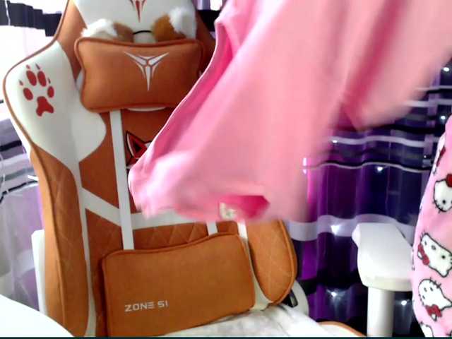 Lollifoxy's BongaCams show and profile