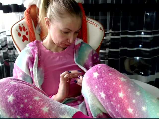 Lollifoxy's BongaCams show and profile