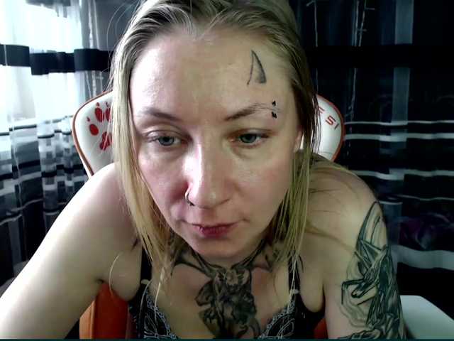 Lollifoxy's BongaCams show and profile