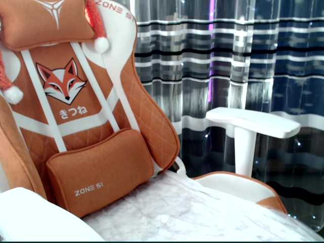 Lollifoxy's BongaCams show and profile