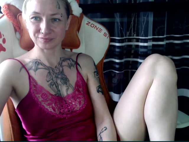 Lollifoxy's BongaCams show and profile