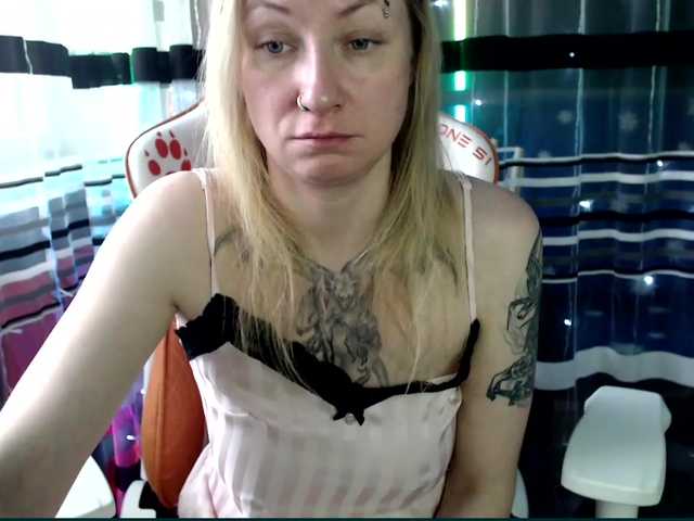 Lollifoxy's BongaCams show and profile