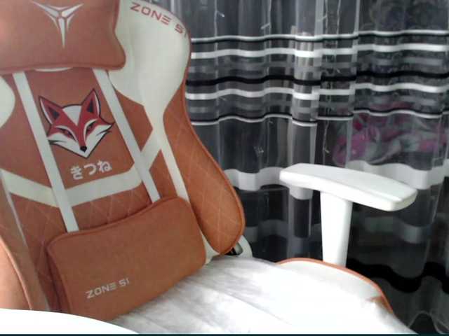 Lollifoxy's BongaCams show and profile