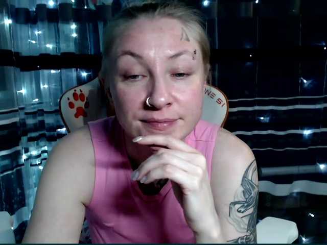 Lollifoxy's BongaCams show and profile