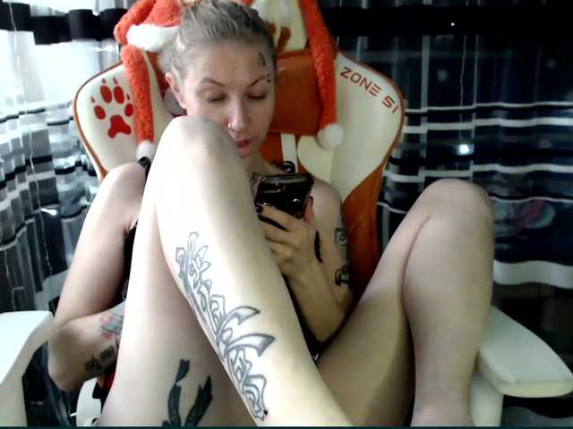 Lollifoxy's BongaCams show and profile