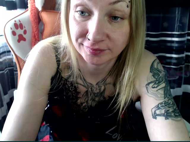 Lollifoxy's BongaCams show and profile