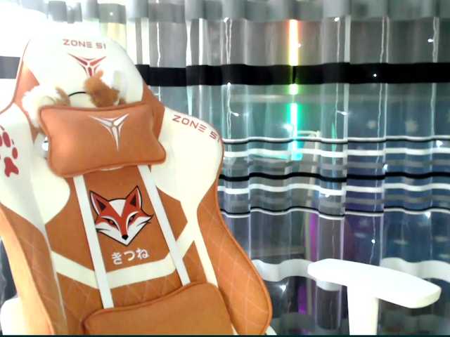 Lollifoxy's BongaCams show and profile