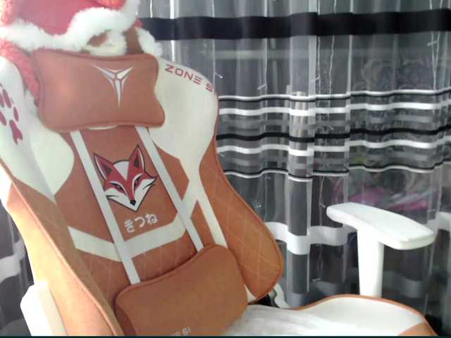 Lollifoxy's BongaCams show and profile