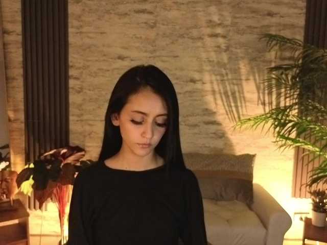 Coraliinee's BongaCams show and profile