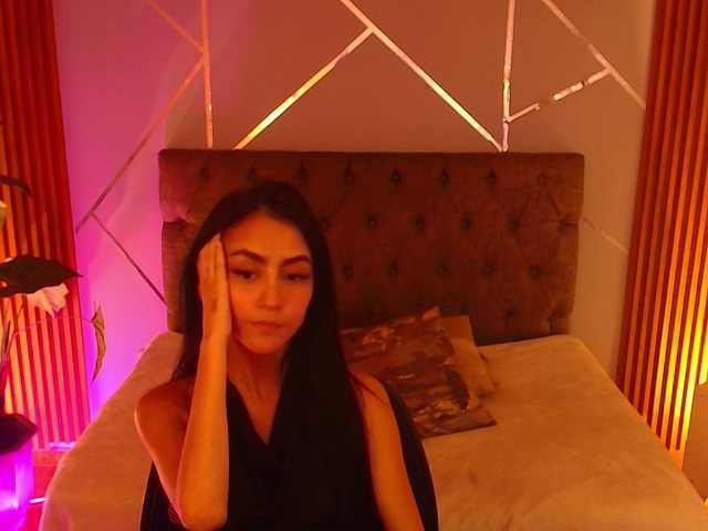 Coraliinee's BongaCams show and profile