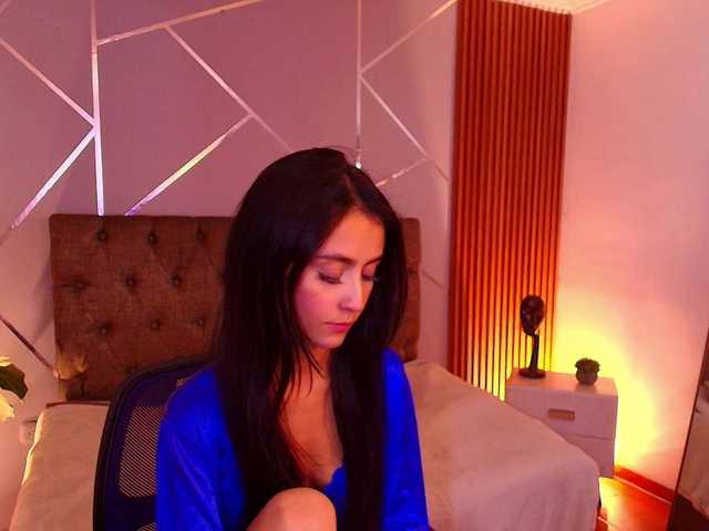 Coraliinee live cam profile