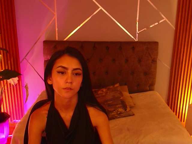 Coraliinee Live Cam on BongaCams