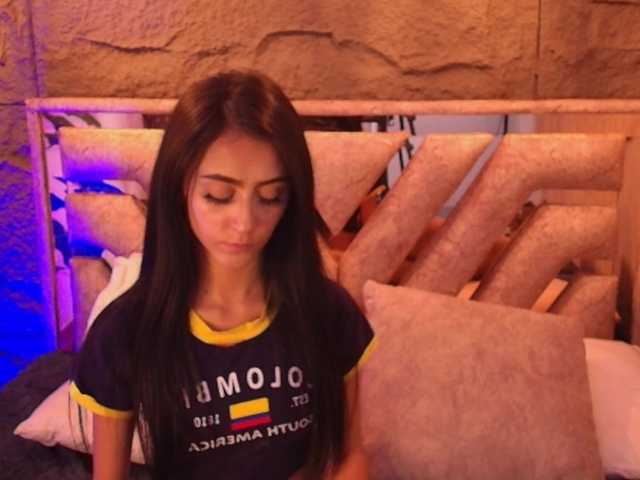 Coraliinee's BongaCams show and profile