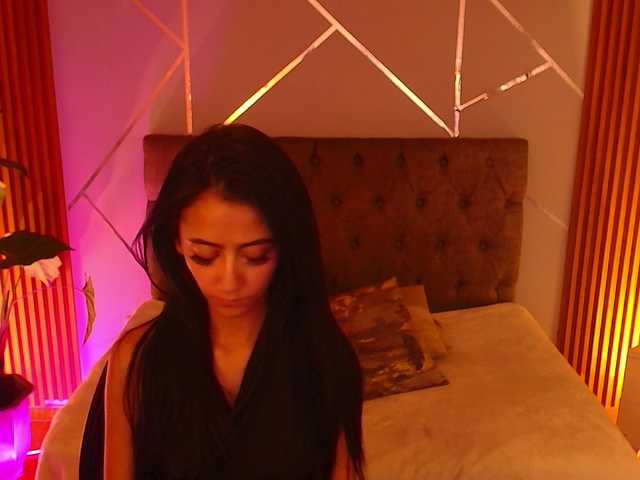 Coraliinee's BongaCams show and profile