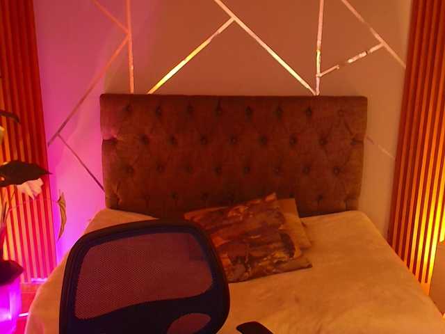 Coraliinee's BongaCams show and profile