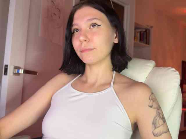 PinkDolly18 webcam