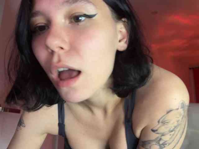 PinkDolly18 webcam