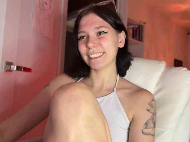 PinkDolly18 webcam