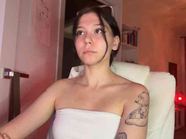 PinkDolly18 webcam