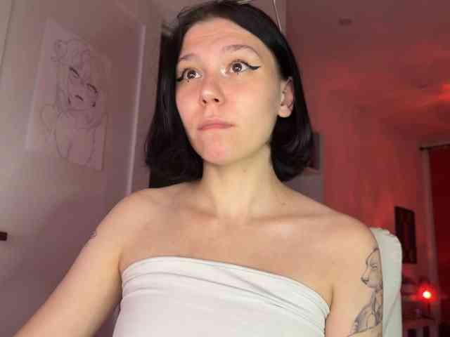 PinkDolly18 webcam