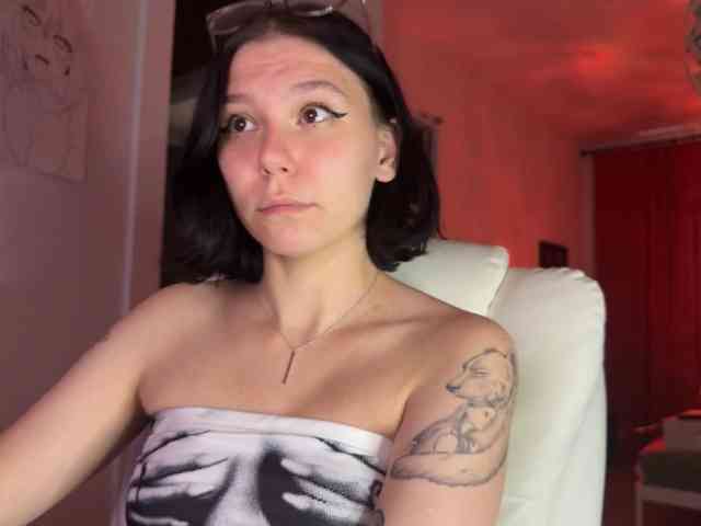 PinkDolly18 webcam