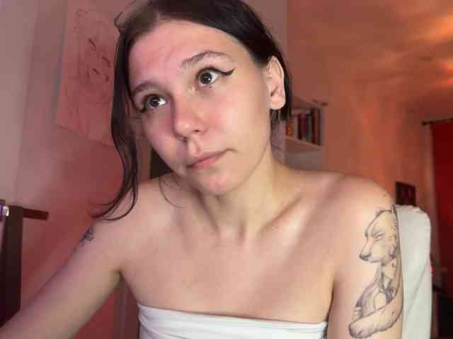 PinkDolly18 webcam
