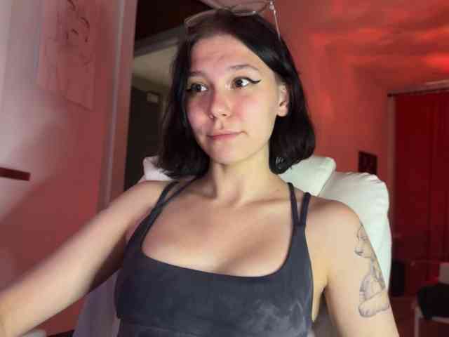 PinkDolly18 webcam