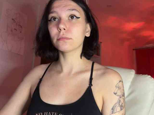 PinkDolly18 webcam