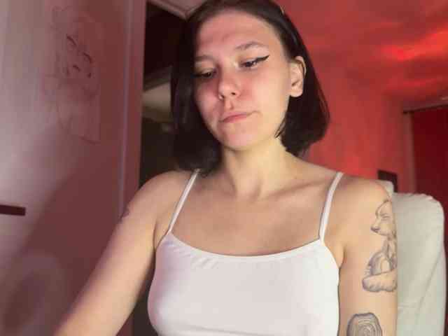 PinkDolly18 webcam