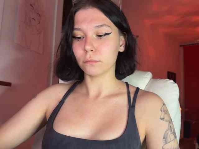 PinkDolly18 webcam
