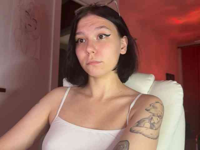 PinkDolly18's webcam live show
