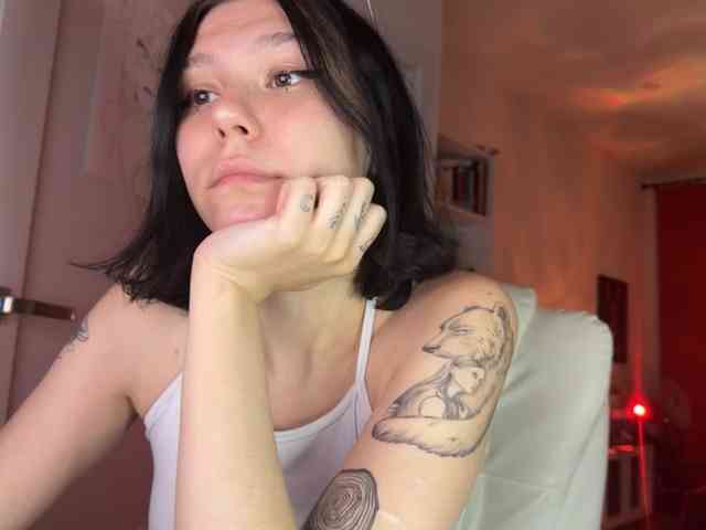 PinkDolly18 webcam