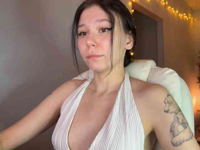 PinkDolly18 webcam