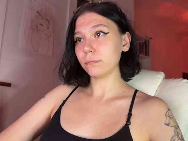 PinkDolly18 webcam