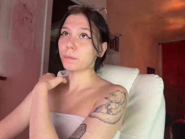 PinkDolly18 webcam