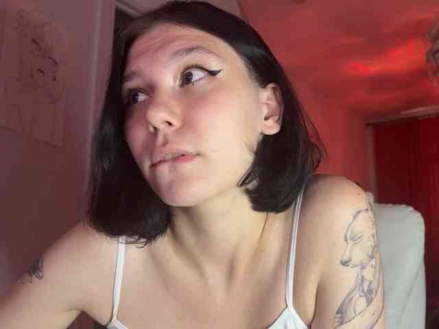 PinkDolly18 webcam