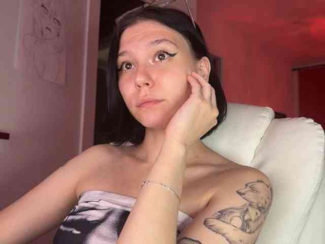 PinkDolly18 webcam
