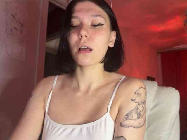 PinkDolly18 webcam